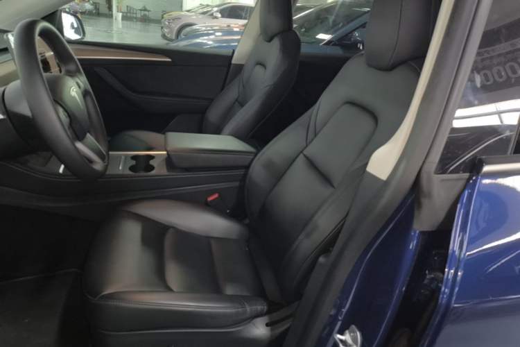 Used Tesla Model Y 2022 Long-Range All-Wheel-Drive Version Left Front Seat