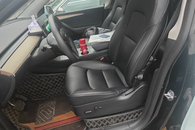 Used Tesla Model Y 2022 Long-Range All-Wheel-Drive Version Left Front Seat