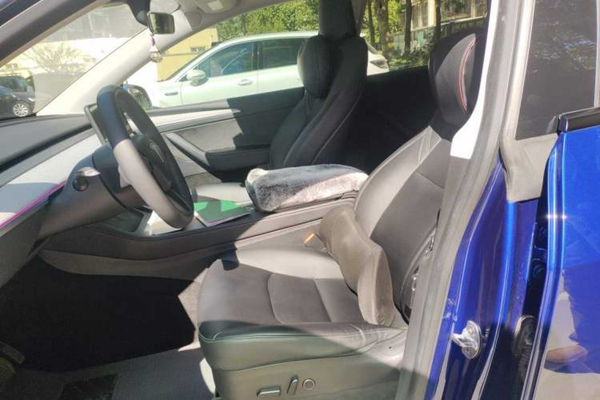Used Tesla Model Y 2022 Long-Range All-Wheel-Drive Version Left Front Seat