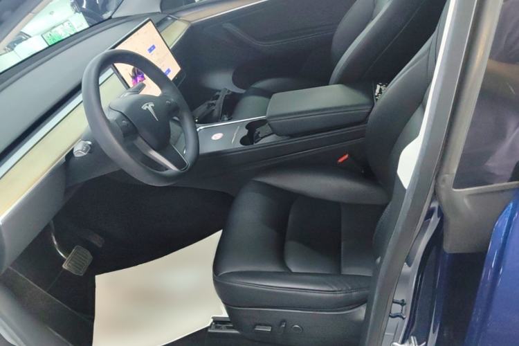Used Tesla Model Y 2022 Rear-Wheel-Drive Version Left Front Seat