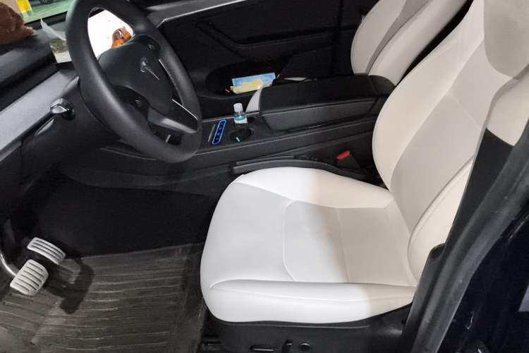 Used Tesla Model Y 2022 Performance High-Performance All-Wheel-Drive Version Left Front Seat