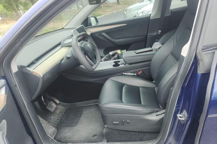 Used Tesla Model Y 2022 Rear-Wheel-Drive Version Left Front Seat