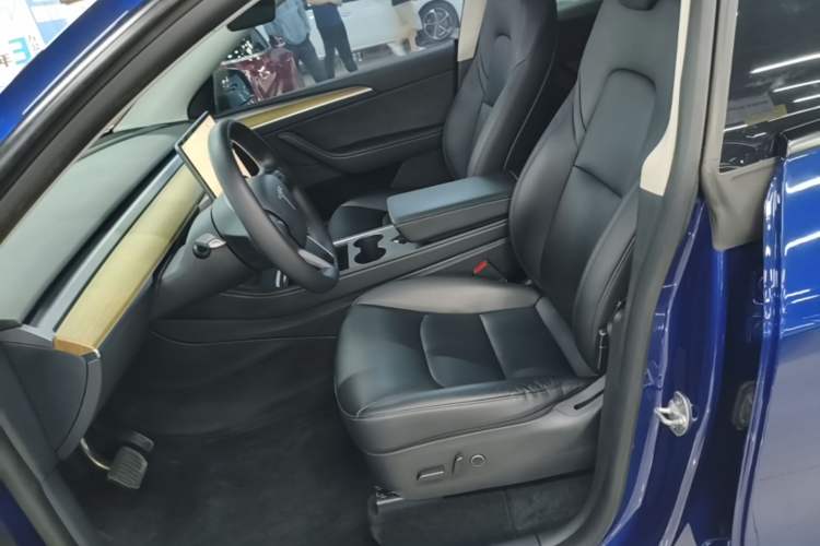 Used Tesla Model Y 2022 Rear-Wheel-Drive Version Left Front Seat
