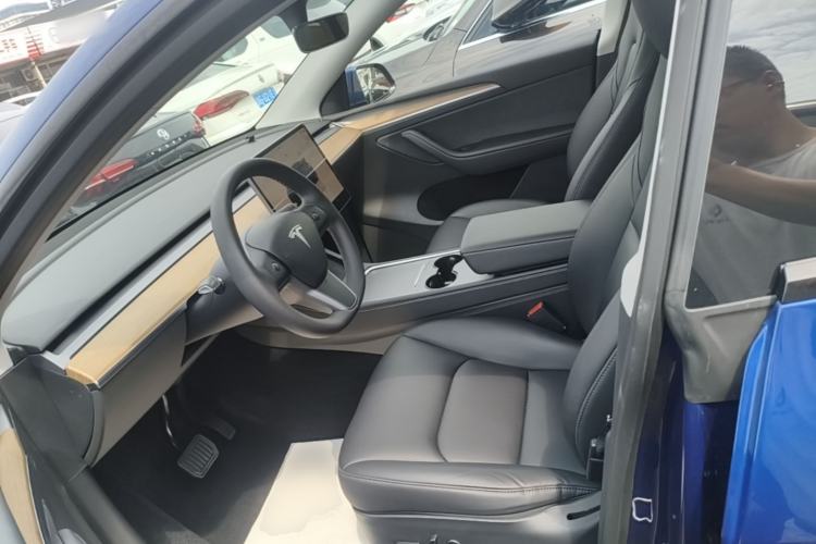Used Tesla Model Y 2022 Rear-Wheel-Drive Version Left Front Seat
