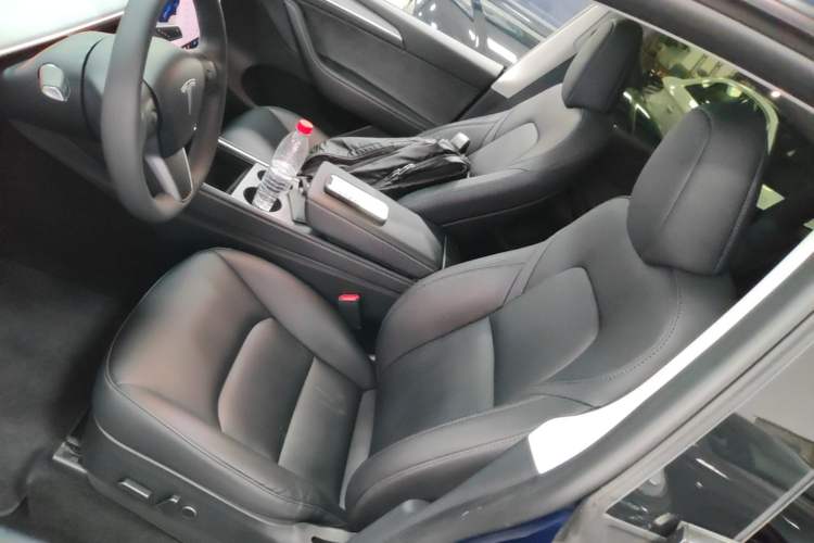 Used Tesla Model Y 2022 Long-Range All-Wheel-Drive Version Left Front Seat