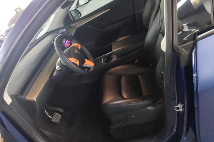 Used Tesla Model Y 2022 Long-Range All-Wheel-Drive Version Left Front Seat