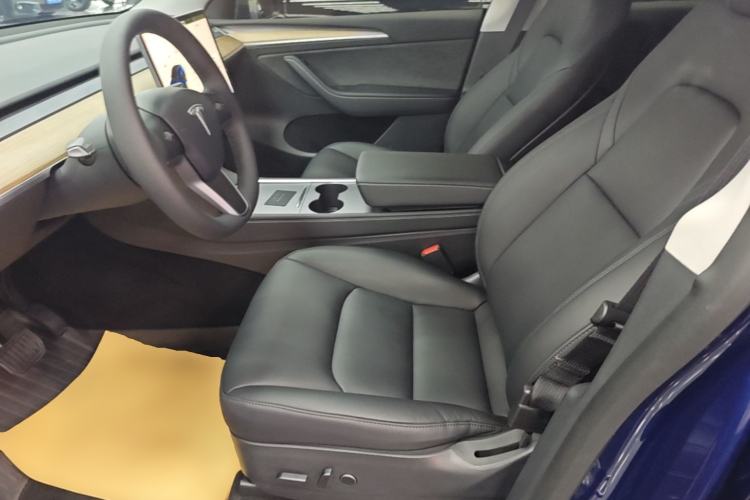 Used Tesla Model Y 2022 Long-Range All-Wheel-Drive Version Left Front Seat