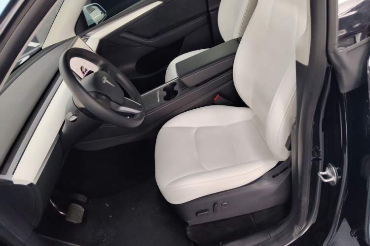 Used Tesla Model Y 2022 Long-Range All-Wheel-Drive Version Left Front Seat