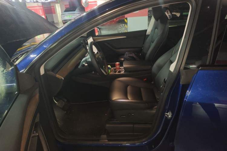 Used Tesla Model Y 2022 Long-Range All-Wheel-Drive Version Left Front Seat