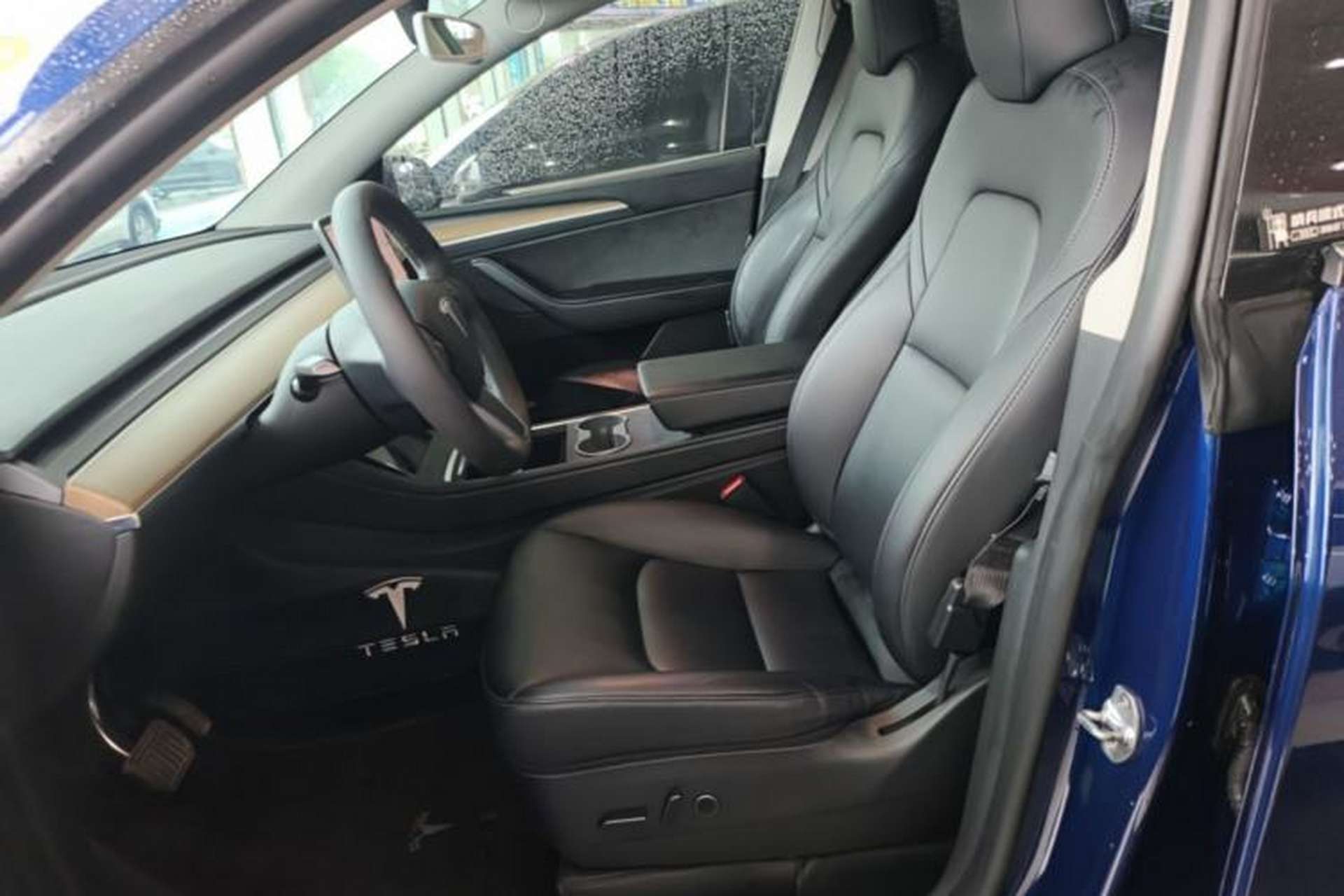Used Tesla Model Y 2022 Rear-Wheel-Drive Version Left Front Seat