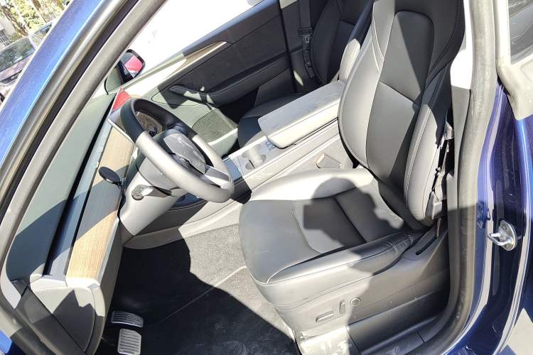 Used Tesla Model Y 2022 Long-Range All-Wheel-Drive Version Left Front Seat