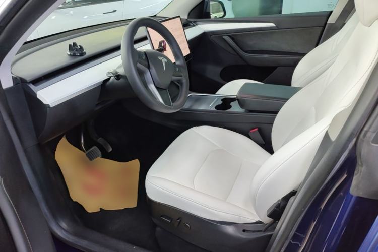 Used Tesla Model Y 2022 Rear-Wheel-Drive Version Left Front Seat
