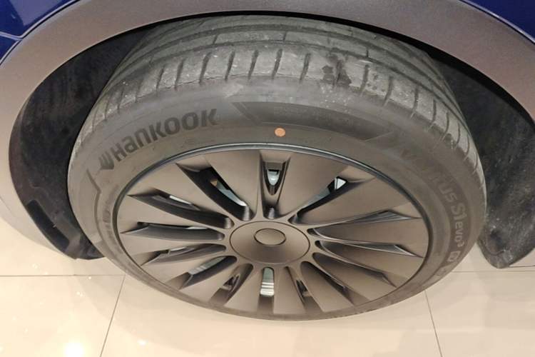 Used Tesla Model Y 2022 Rear-Wheel-Drive Version Left Front Wheel Hub