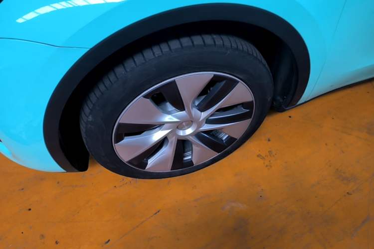 Used Tesla Model Y 2022 Rear-Wheel-Drive Version Left Front Wheel Hub