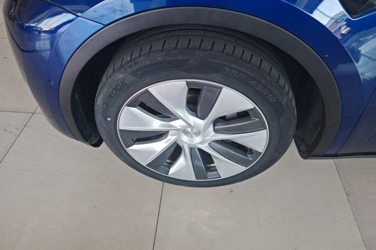 Used Tesla Model Y 2022 Rear-Wheel-Drive Version Left Front Wheel Hub