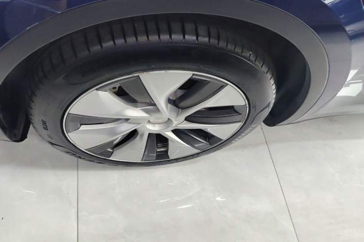 Used Tesla Model Y 2022 Rear-Wheel-Drive Version Left Front Wheel Hub