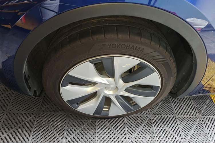 Used Tesla Model Y 2022 Revised Version Rear-Wheel Drive Left Front Wheel Hub