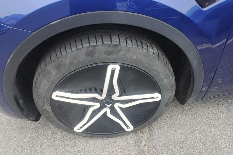 Used Tesla Model Y 2022 Rear-Wheel-Drive Version Left Front Wheel Hub