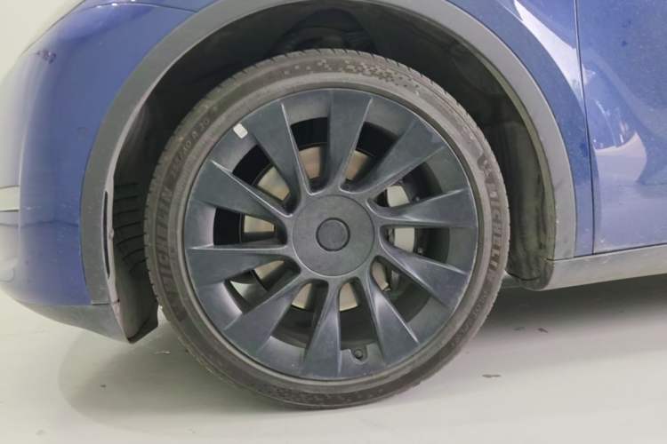 Used Tesla Model Y 2022 Revised Version Long-Range All-Wheel Drive Left Front Wheel Hub