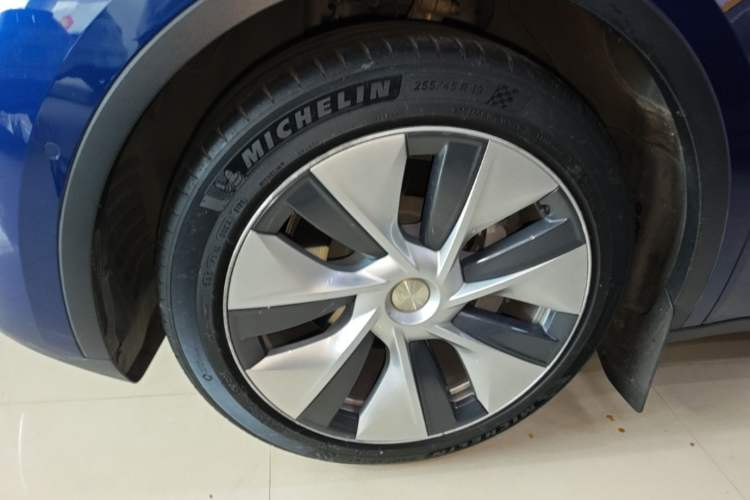 Used Tesla Model Y 2022 Rear-Wheel-Drive Version Left Front Wheel Hub