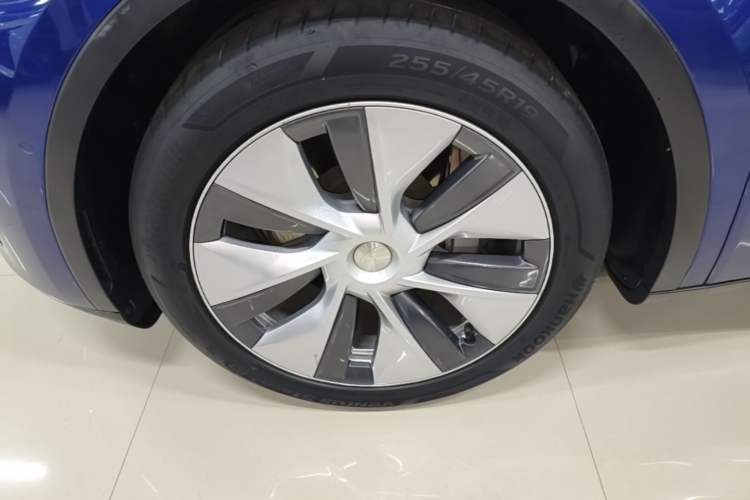 Used Tesla Model Y 2022 Rear-Wheel-Drive Version Left Front Wheel Hub