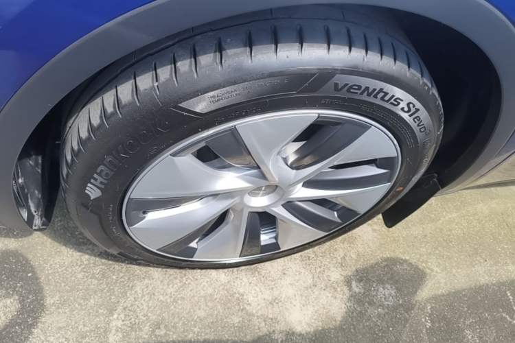Used Tesla Model Y 2022 Rear-Wheel-Drive Version Left Front Wheel Hub