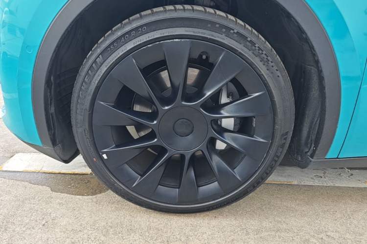 Used Tesla Model Y 2022 Rear-Wheel-Drive Version Left Front Wheel Hub