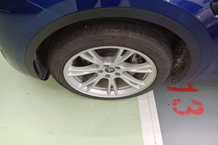 Used Tesla Model Y 2022 Rear-Wheel-Drive Version Left Front Wheel Hub