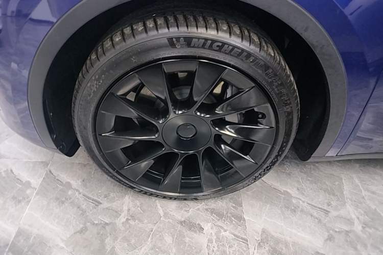 Used Tesla Model Y 2022 Long-Range All-Wheel-Drive Version Left Front Wheel Hub