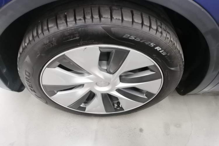 Used Tesla Model Y 2022 Rear-Wheel-Drive Version Left Front Wheel Hub