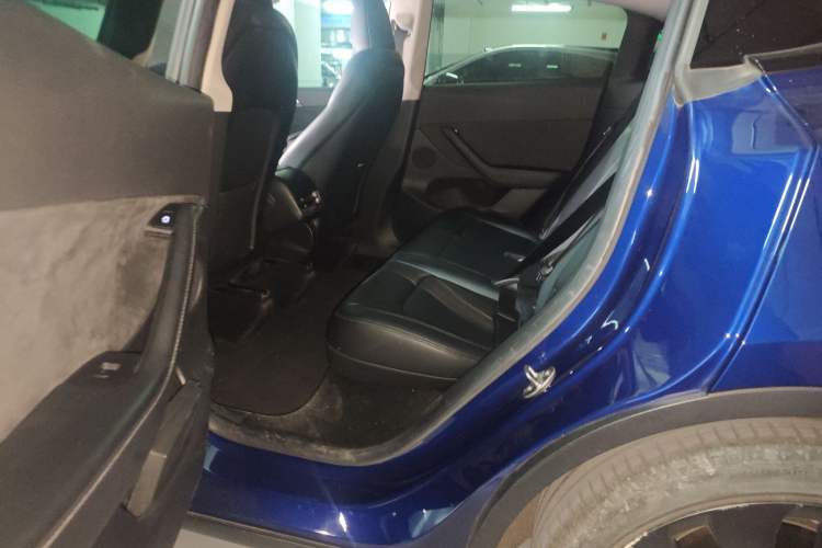 Used Tesla Model Y 2022 Performance High-Performance All-Wheel-Drive Version Left Rear Seat