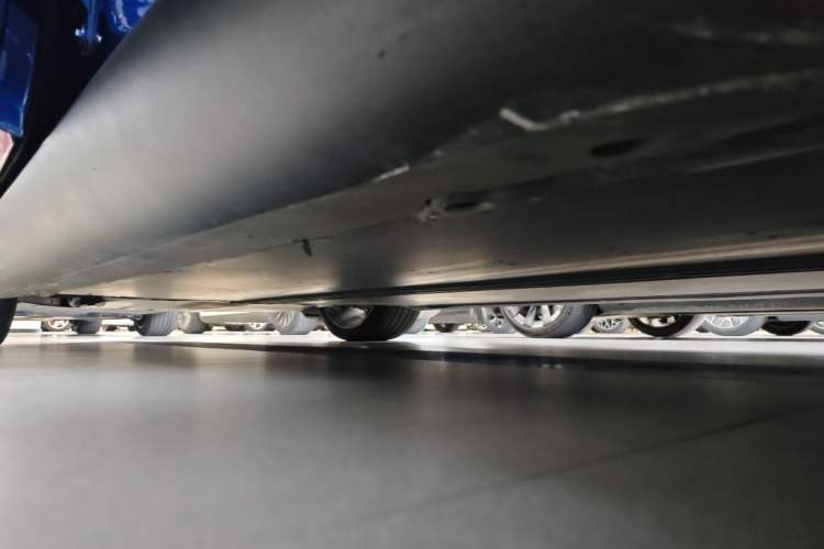 Used Tesla Model Y 2022 Performance High-Performance All-Wheel-Drive Version Left Side Sill
