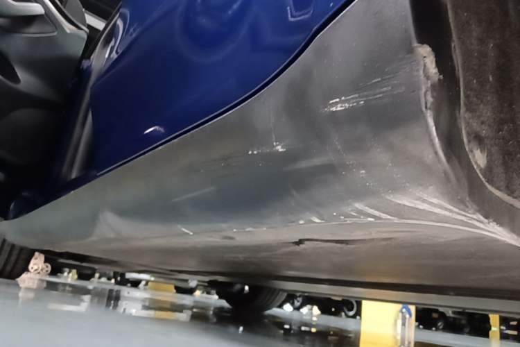 Used Tesla Model Y 2022 Performance High-Performance All-Wheel-Drive Version Left Side Sill