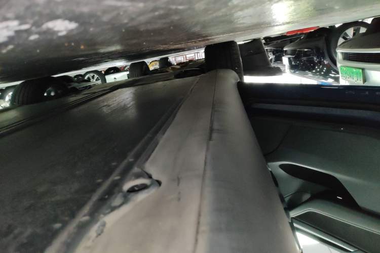Used Tesla Model Y 2022 Long-Range All-Wheel-Drive Version Left Side Sill