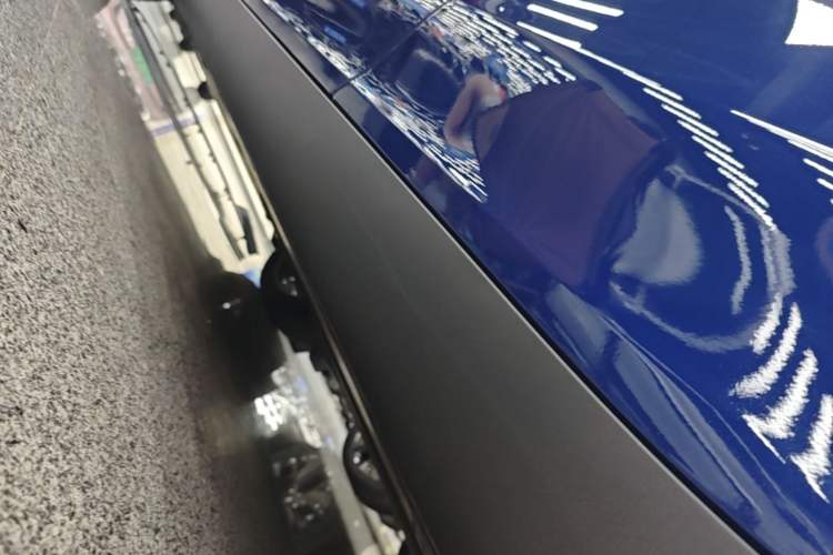 Used Tesla Model Y 2022 Long-Range All-Wheel-Drive Version Left Side Sill