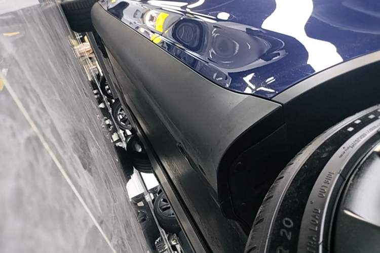 Used Tesla Model Y 2022 Long-Range All-Wheel-Drive Version Left Side Sill