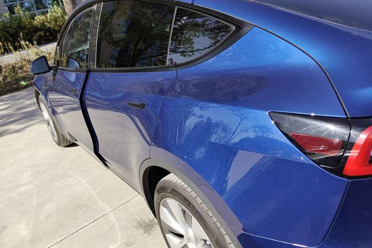 Used Tesla Model Y 2022 Long-Range All-Wheel-Drive Version Left Side