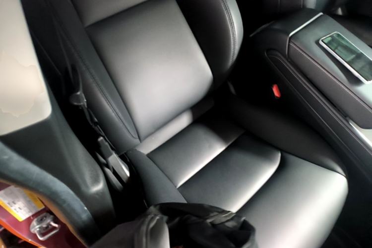 Used Tesla Model Y 2022 Rear-Wheel-Drive Version Right Front Seat
