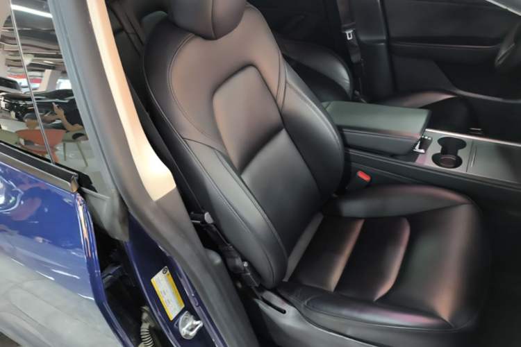 Used Tesla Model Y 2022 Rear-Wheel-Drive Version Right Front Seat