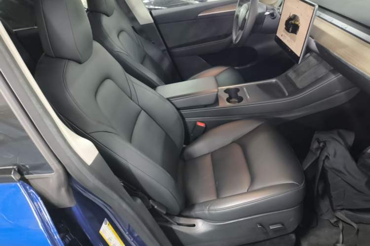 Used Tesla Model Y 2022 Long-Range All-Wheel-Drive Version Right Front Seat