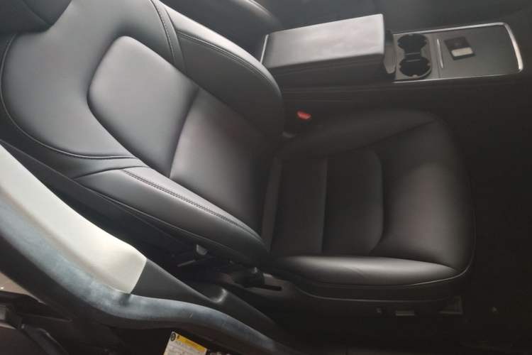 Used Tesla Model Y 2022 Rear-Wheel-Drive Version Right Front Seat