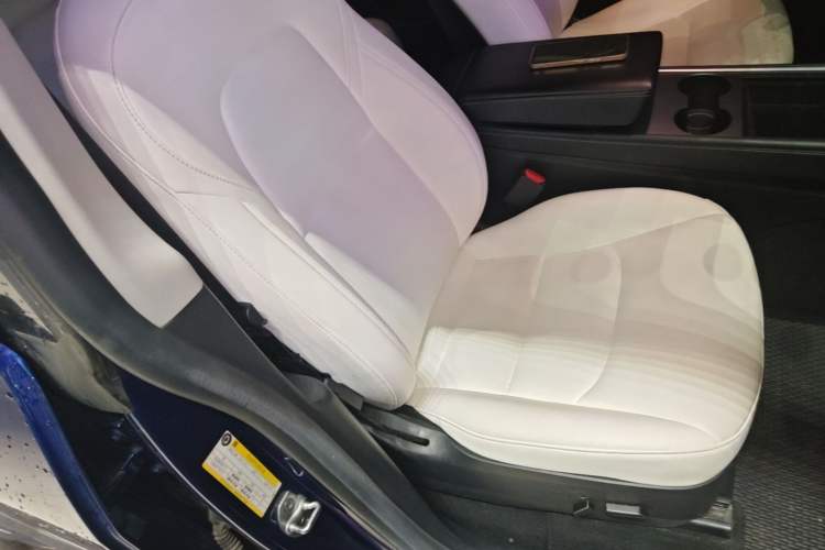 Used Tesla Model Y 2022 Rear-Wheel-Drive Version Right Front Seat