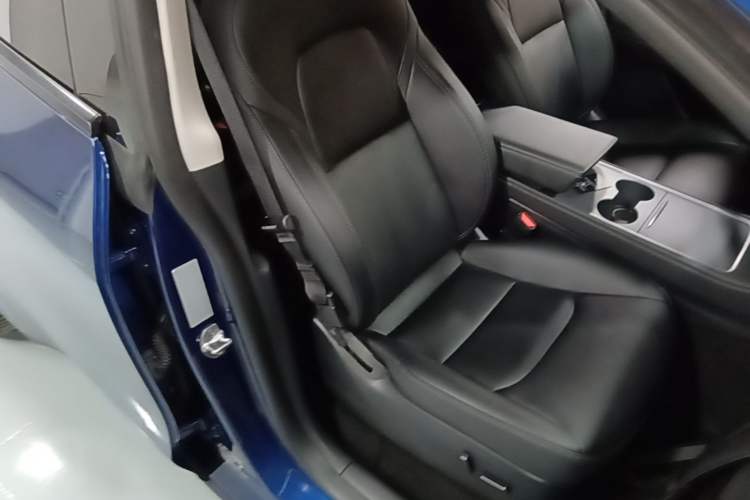 Used Tesla Model Y 2022 Performance High-Performance All-Wheel-Drive Version Right Front Seat