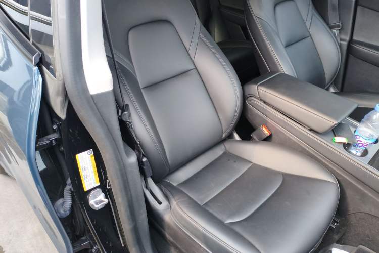 Used Tesla Model Y 2022 Rear-Wheel-Drive Version Right Front Seat