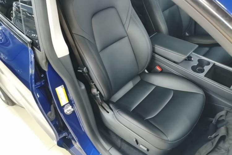Used Tesla Model Y 2022 Rear-Wheel-Drive Version Right Front Seat