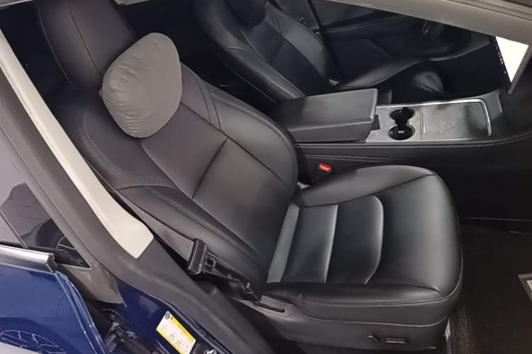 Used Tesla Model Y 2022 Rear-Wheel-Drive Version Right Front Seat