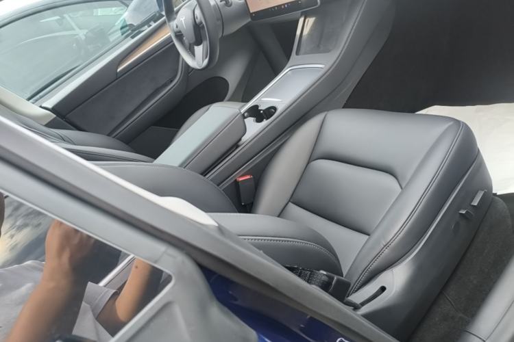 Used Tesla Model Y 2022 Rear-Wheel-Drive Version Right Front Seat