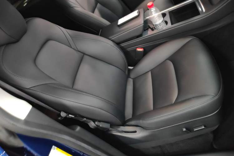 Used Tesla Model Y 2022 Long-Range All-Wheel-Drive Version Right Front Seat