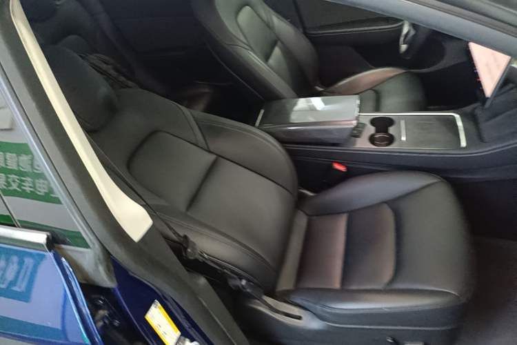 Used Tesla Model Y 2022 Rear-Wheel-Drive Version Right Front Seat