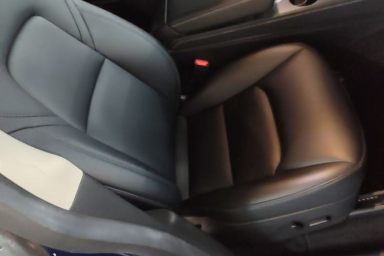 Used Tesla Model Y 2022 Long-Range All-Wheel-Drive Version Right Front Seat